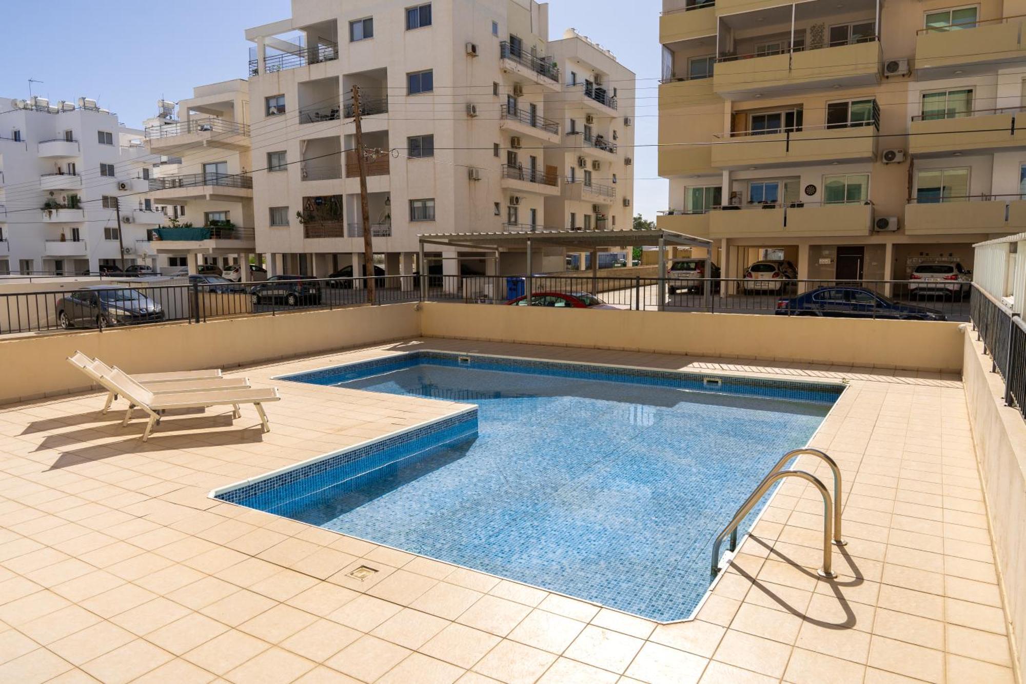 Olivia Mackenzie 2 Bedroom Flat With Pool Ларнака Екстер'єр фото