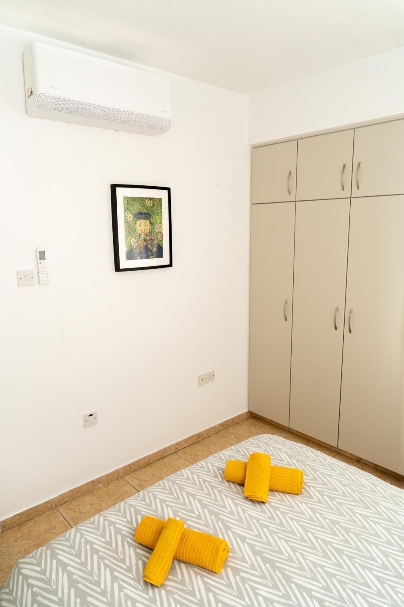 Olivia Mackenzie 2 Bedroom Flat With Pool Ларнака Екстер'єр фото